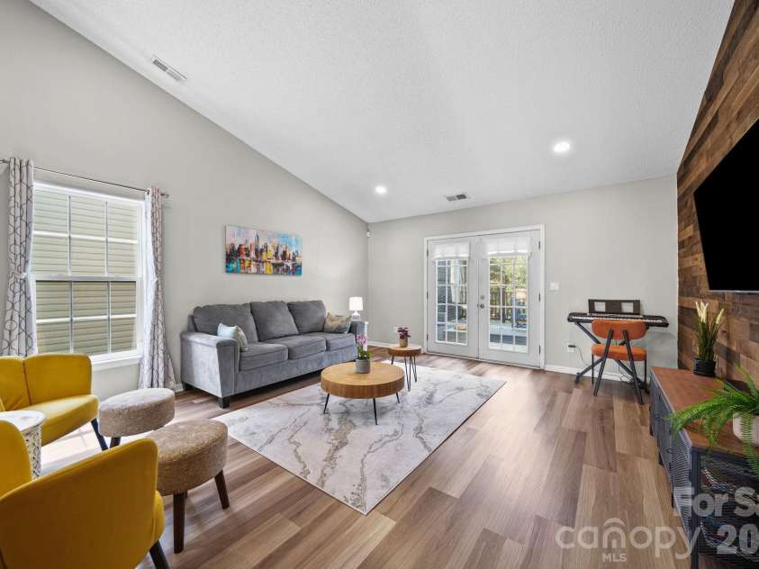 8409 Ewen Circle, Charlotte, NC 28269.  MLS# CAR4369850, YatesRealty ID 13705. 