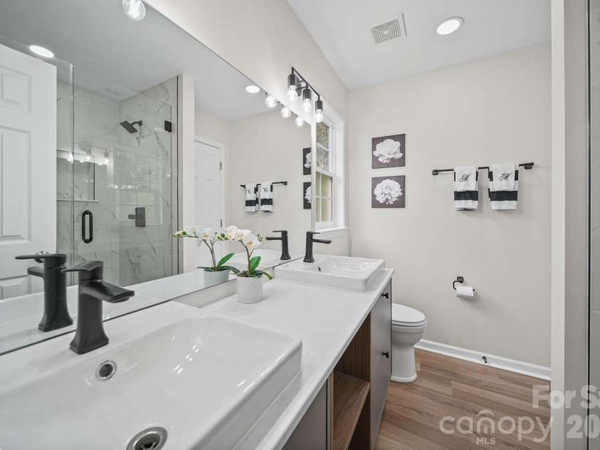 8409 Ewen Circle, Charlotte, NC 28269.  MLS# CAR4369850, YatesRealty ID 13705. 