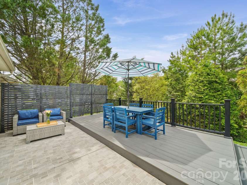 8409 Ewen Circle, Charlotte, NC 28269.  MLS# CAR4369850, YatesRealty ID 13705. 