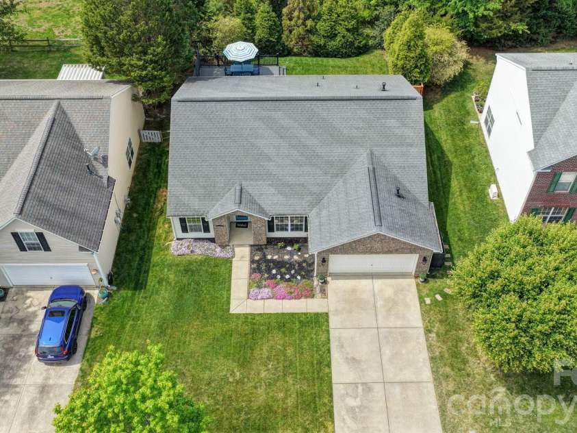 8409 Ewen Circle, Charlotte, NC 28269.  MLS# CAR4369850, YatesRealty ID 13705. 