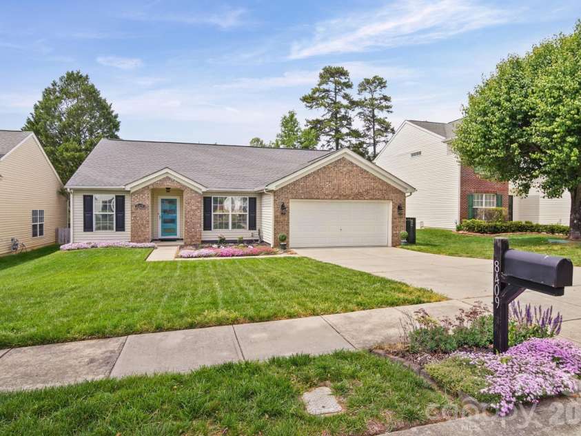 8409 Ewen Circle, Charlotte, NC 28269.  MLS# CAR4369850, YatesRealty ID 13705. 
