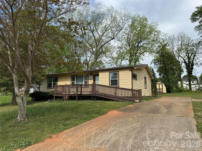 337 Willow Run Drive, Forest City, NC 28043.  MLS# CAR4368312, YatesRealty ID 13706. 