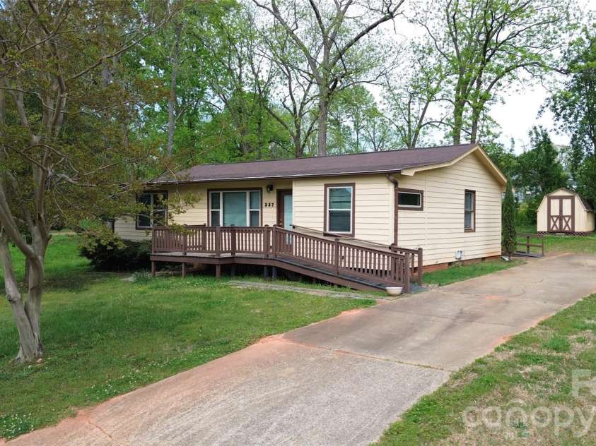 337 Willow Run Drive, Forest City, NC 28043.  MLS# CAR4368312, YatesRealty ID 13706. 