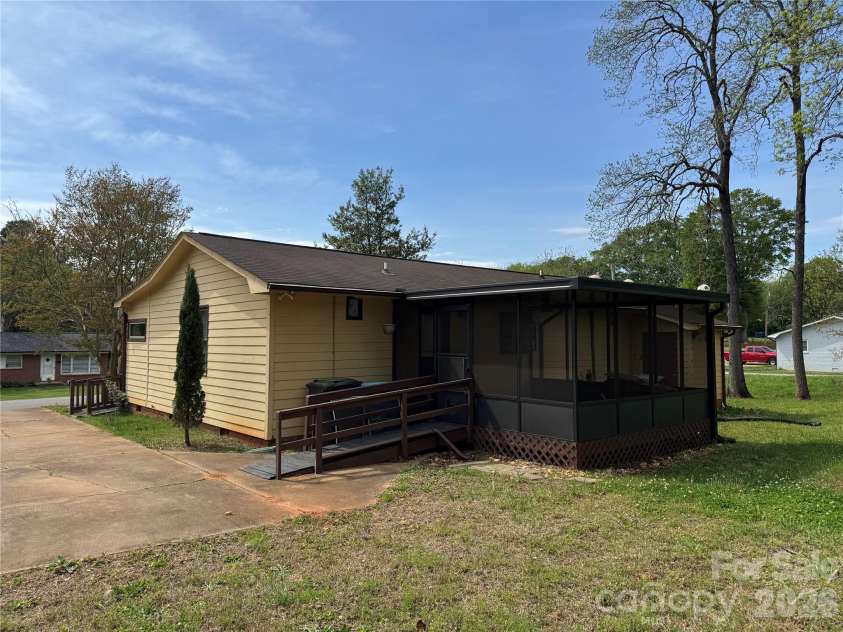 337 Willow Run Drive, Forest City, NC 28043.  MLS# CAR4368312, YatesRealty ID 13706. 
