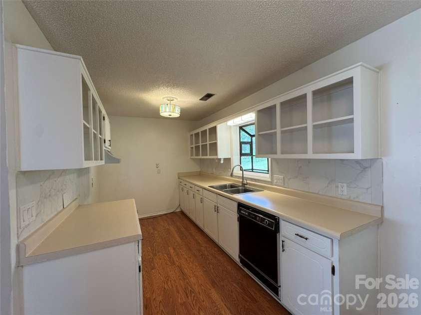 337 Willow Run Drive, Forest City, NC 28043.  MLS# CAR4368312, YatesRealty ID 13706. Kitchen