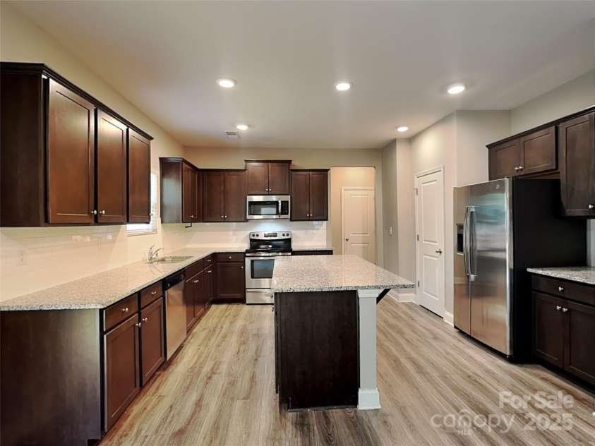 15003 Boudins Lane, Charlotte, NC 28278.  MLS# CAR4256487, YatesRealty ID 13707. 