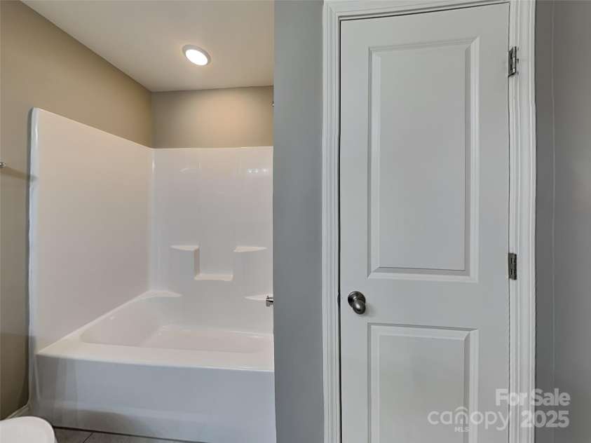 15003 Boudins Lane, Charlotte, NC 28278.  MLS# CAR4256487, YatesRealty ID 13707. 