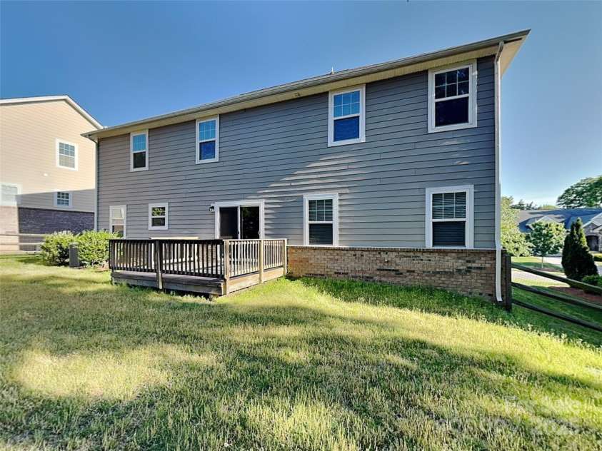 15003 Boudins Lane, Charlotte, NC 28278.  MLS# CAR4256487, YatesRealty ID 13707. 