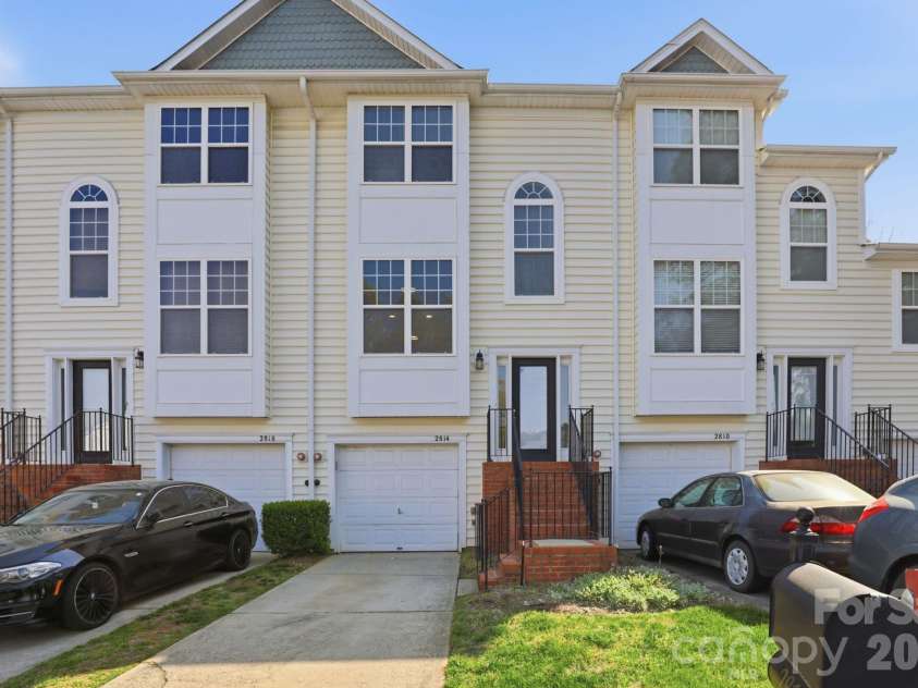 2814 Avalon Loop Road, Charlotte, NC 28269.  MLS# CAR4360934, YatesRealty ID 13707. 