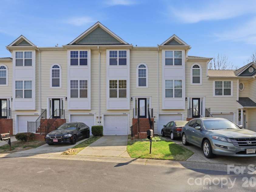 2814 Avalon Loop Road, Charlotte, NC 28269.  MLS# CAR4360934, YatesRealty ID 13707. 