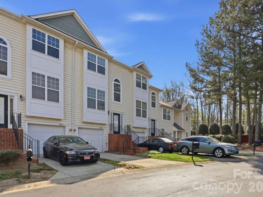 2814 Avalon Loop Road, Charlotte, NC 28269.  MLS# CAR4360934, YatesRealty ID 13707. 