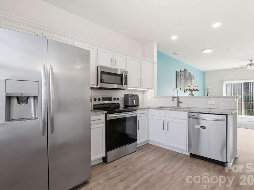 2814 Avalon Loop Road, Charlotte, NC 28269.  MLS# CAR4360934, YatesRealty ID 13707. 