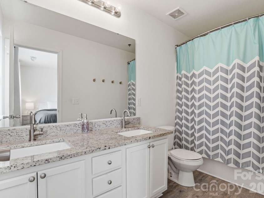 2814 Avalon Loop Road, Charlotte, NC 28269.  MLS# CAR4360934, YatesRealty ID 13707. 