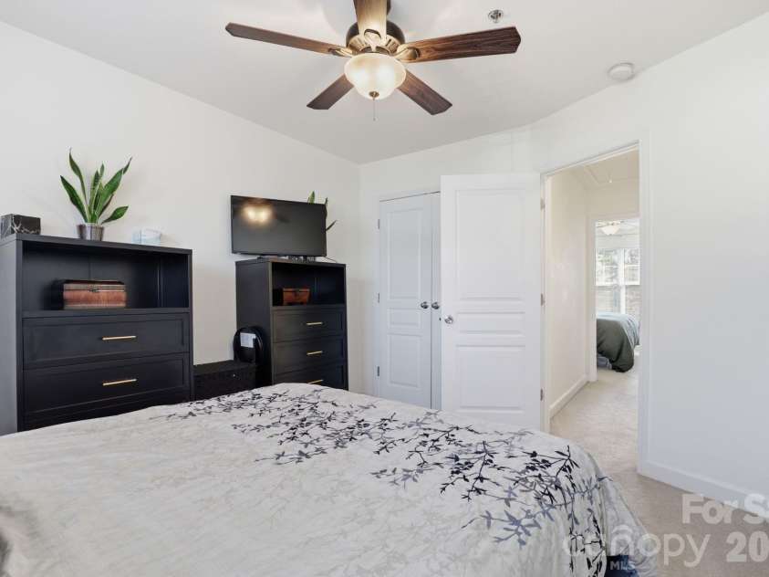 2814 Avalon Loop Road, Charlotte, NC 28269.  MLS# CAR4360934, YatesRealty ID 13707. 