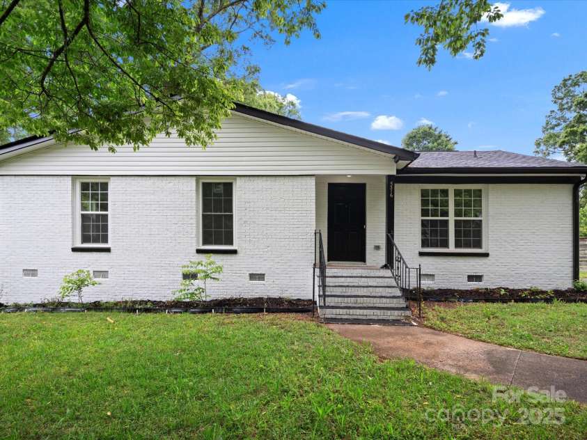 5316 Rupert Lane, Charlotte, NC 28215.  MLS# CAR4235665, YatesRealty ID 13709. 