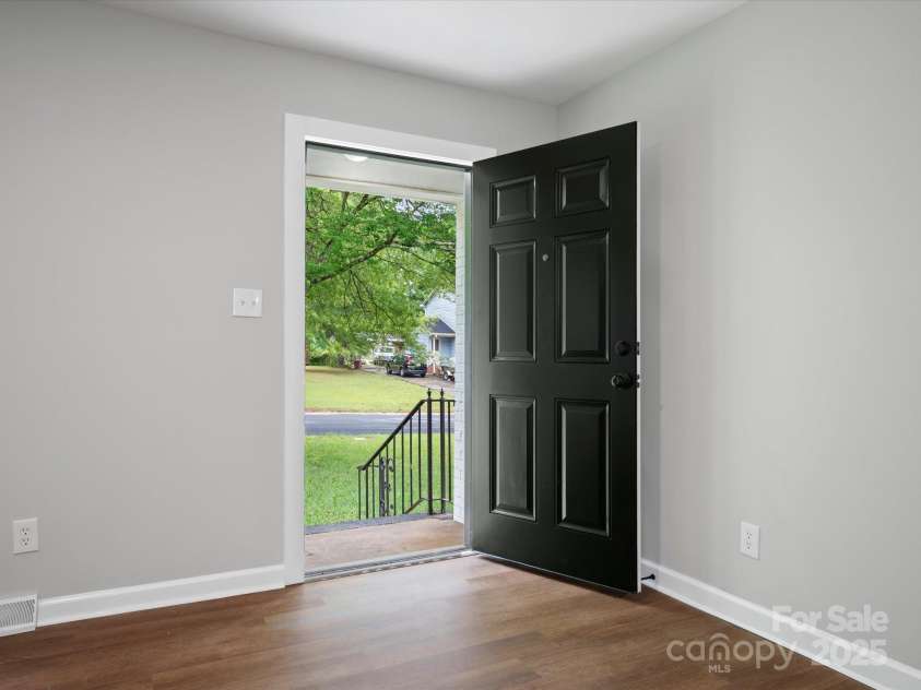 5316 Rupert Lane, Charlotte, NC 28215.  MLS# CAR4235665, YatesRealty ID 13709. 