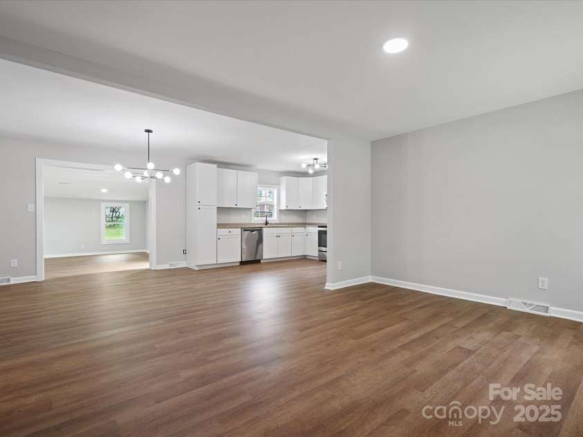5316 Rupert Lane, Charlotte, NC 28215.  MLS# CAR4235665, YatesRealty ID 13709. 
