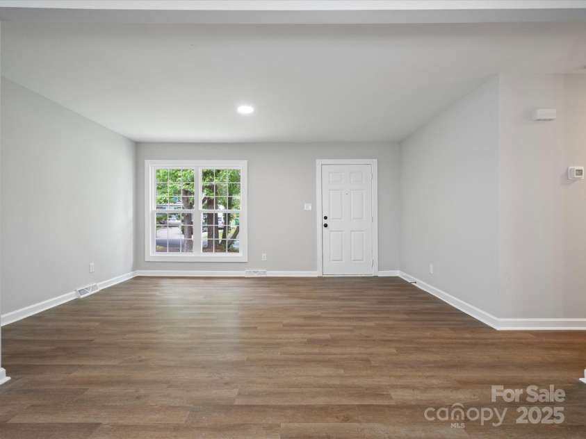 5316 Rupert Lane, Charlotte, NC 28215.  MLS# CAR4235665, YatesRealty ID 13709. 