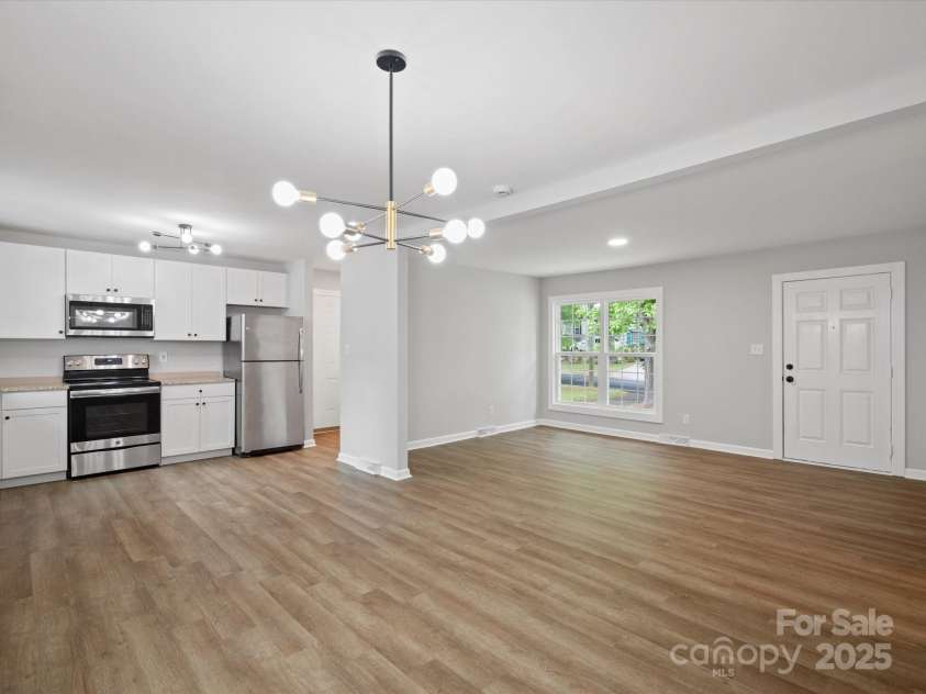 5316 Rupert Lane, Charlotte, NC 28215.  MLS# CAR4235665, YatesRealty ID 13709. 