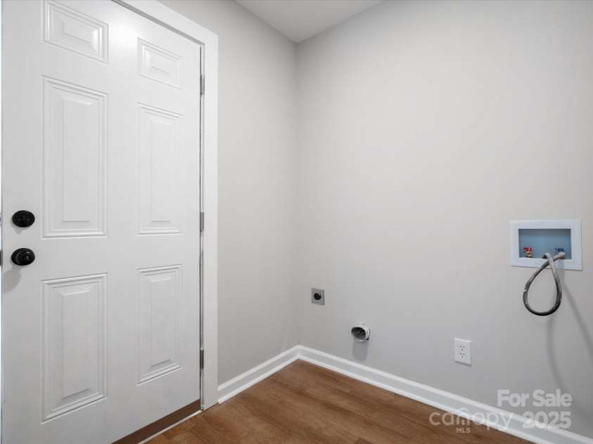 5316 Rupert Lane, Charlotte, NC 28215.  MLS# CAR4235665, YatesRealty ID 13709. 
