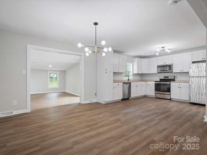 5316 Rupert Lane, Charlotte, NC 28215.  MLS# CAR4235665, YatesRealty ID 13709. 