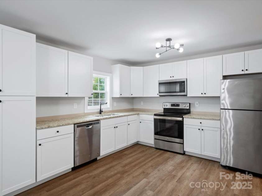 5316 Rupert Lane, Charlotte, NC 28215.  MLS# CAR4235665, YatesRealty ID 13709. 