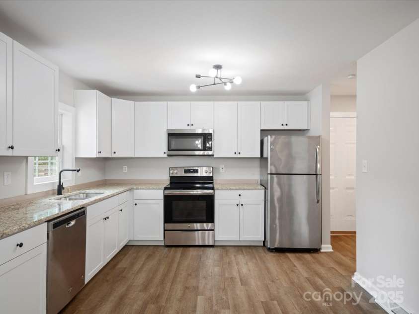 5316 Rupert Lane, Charlotte, NC 28215.  MLS# CAR4235665, YatesRealty ID 13709. 