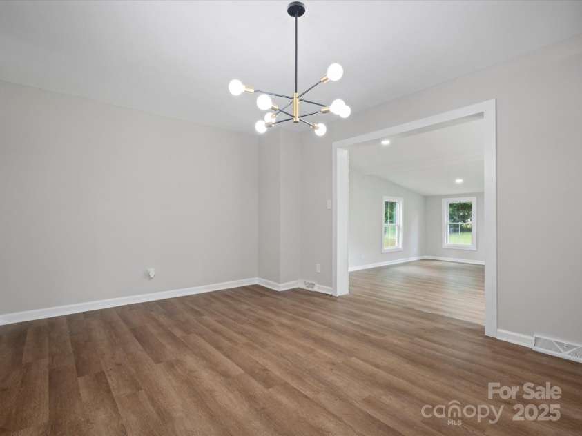 5316 Rupert Lane, Charlotte, NC 28215.  MLS# CAR4235665, YatesRealty ID 13709. 