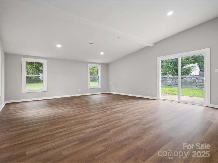 5316 Rupert Lane, Charlotte, NC 28215.  MLS# CAR4235665, YatesRealty ID 13709. 