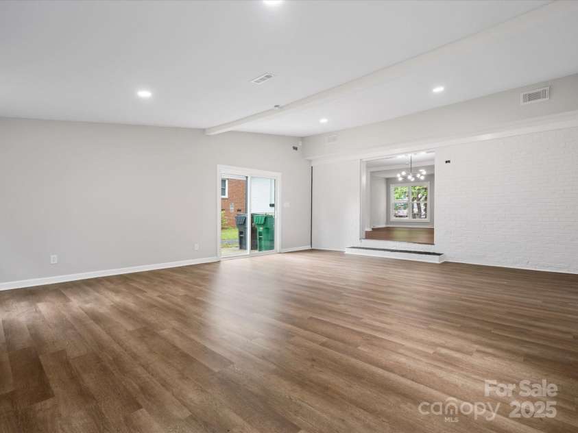 5316 Rupert Lane, Charlotte, NC 28215.  MLS# CAR4235665, YatesRealty ID 13709. 