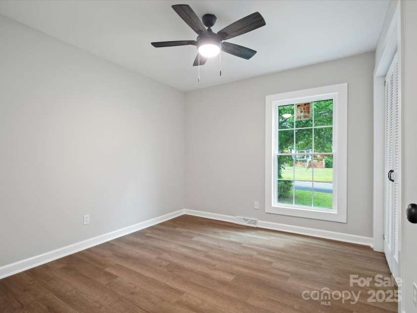 5316 Rupert Lane, Charlotte, NC 28215.  MLS# CAR4235665, YatesRealty ID 13709. 