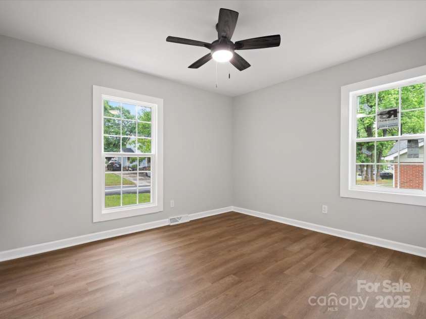 5316 Rupert Lane, Charlotte, NC 28215.  MLS# CAR4235665, YatesRealty ID 13709. 