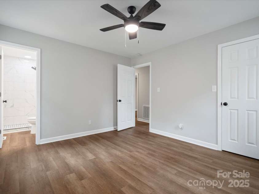 5316 Rupert Lane, Charlotte, NC 28215.  MLS# CAR4235665, YatesRealty ID 13709. 