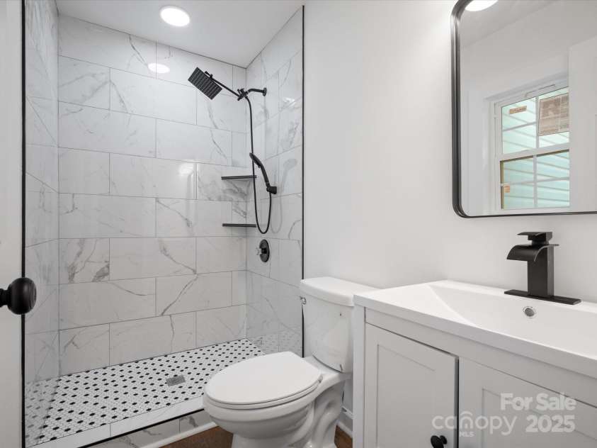 5316 Rupert Lane, Charlotte, NC 28215.  MLS# CAR4235665, YatesRealty ID 13709. 