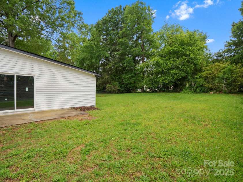 5316 Rupert Lane, Charlotte, NC 28215.  MLS# CAR4235665, YatesRealty ID 13709. 