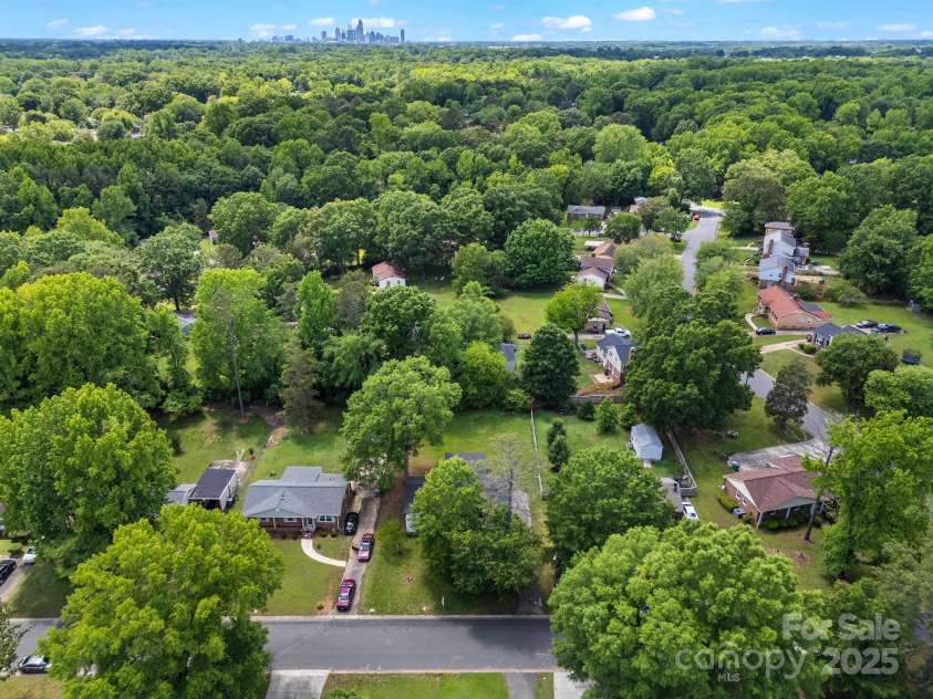 5316 Rupert Lane, Charlotte, NC 28215.  MLS# CAR4235665, YatesRealty ID 13709. 