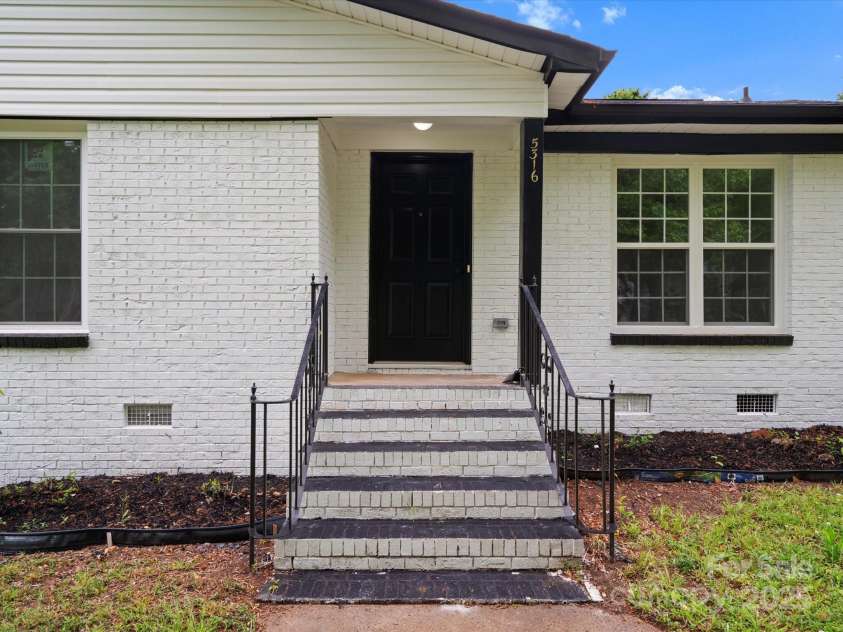 5316 Rupert Lane, Charlotte, NC 28215.  MLS# CAR4235665, YatesRealty ID 13709. 
