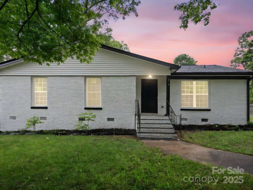 5316 Rupert Lane, Charlotte, NC 28215.  MLS# CAR4235665, YatesRealty ID 13709. 
