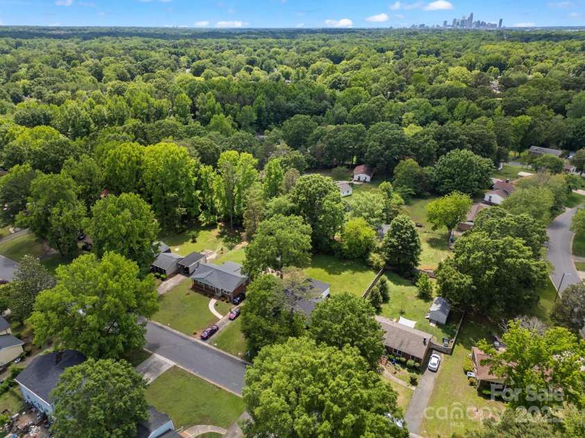 5316 Rupert Lane, Charlotte, NC 28215.  MLS# CAR4235665, YatesRealty ID 13709. 