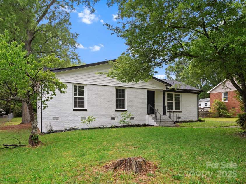 5316 Rupert Lane, Charlotte, NC 28215.  MLS# CAR4235665, YatesRealty ID 13709. 