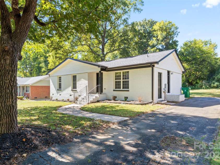 5316 Rupert Lane, Charlotte, NC 28215.  MLS# CAR4311863, YatesRealty ID 13709. 