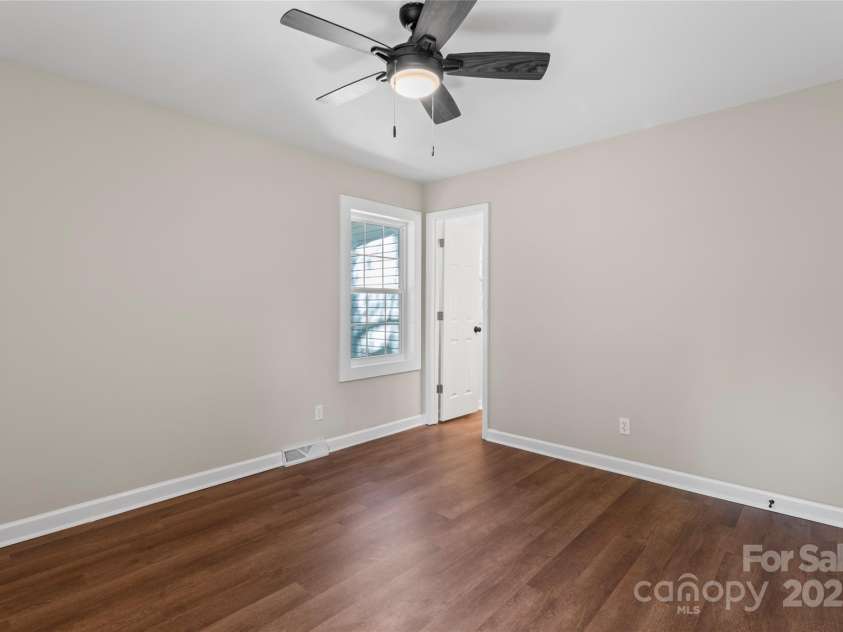 5316 Rupert Lane, Charlotte, NC 28215.  MLS# CAR4311863, YatesRealty ID 13709. 