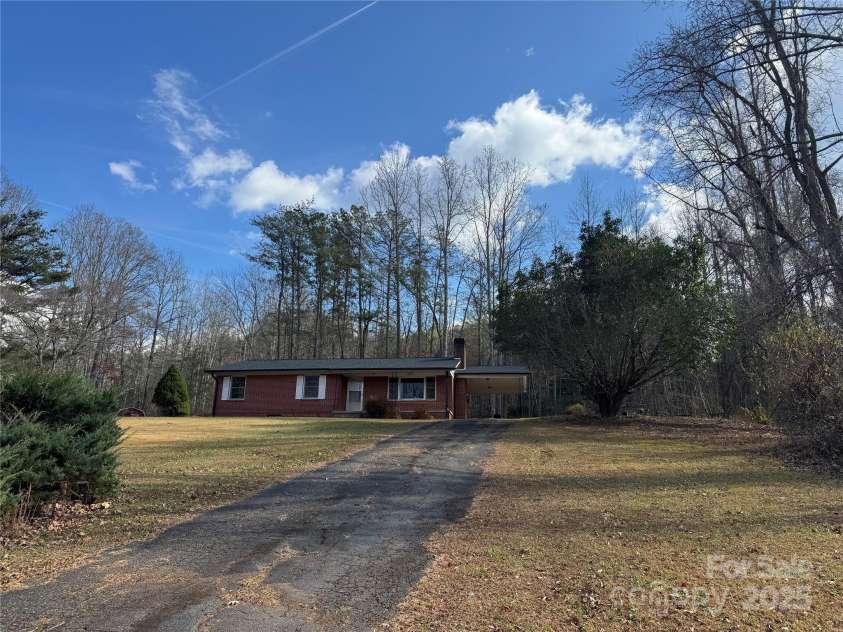 5046 Old Linville Road, Marion, NC 28752.  MLS# CAR4321591, YatesRealty ID 1371. 
