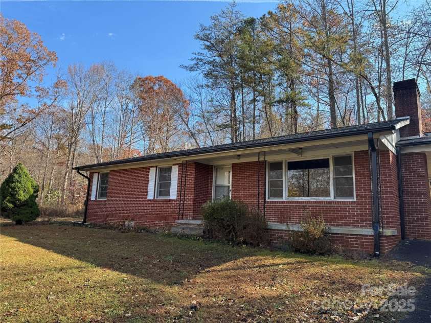 5046 Old Linville Road, Marion, NC 28752.  MLS# CAR4321591, YatesRealty ID 1371. 