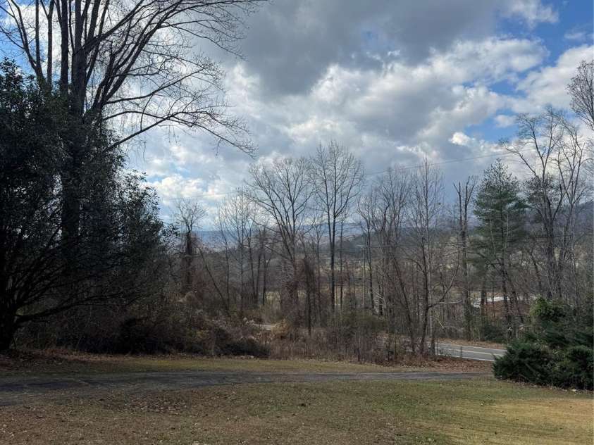 5046 Old Linville Road, Marion, NC 28752.  MLS# CAR4321591, YatesRealty ID 1371. 