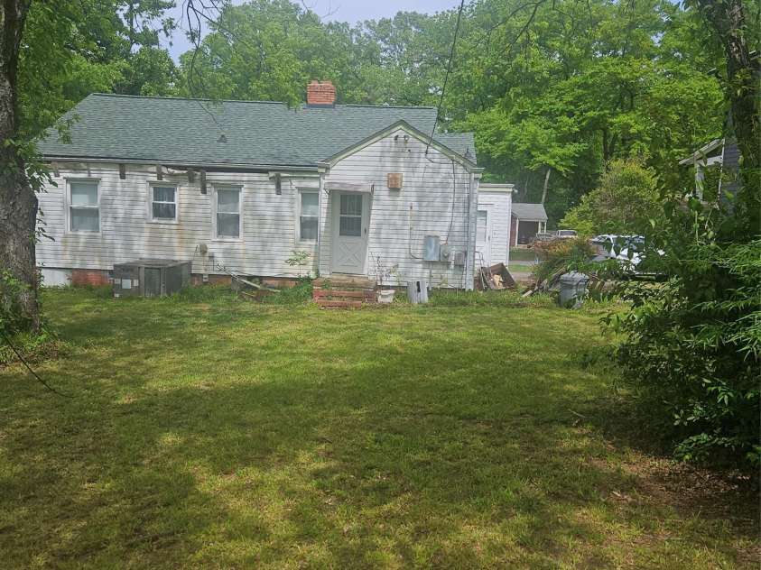 1040 Drummond Avenue, Charlotte, NC 28205.  MLS# CAR4363982, YatesRealty ID 13710. 