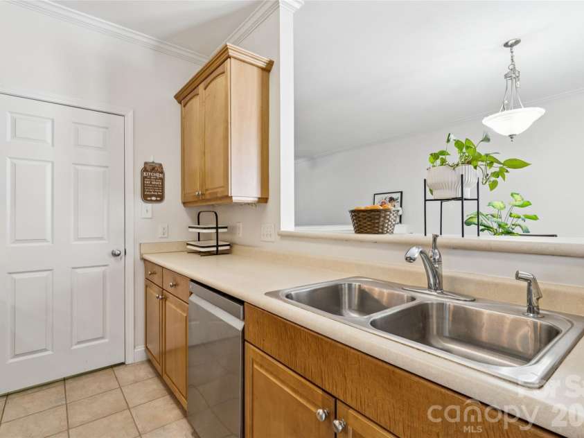 2428 Madison Green Drive, Gastonia, NC 28054.  MLS# CAR4353023, YatesRealty ID 13711. 