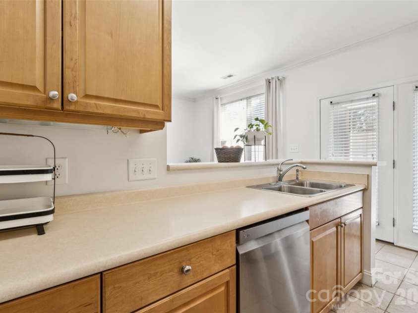 2428 Madison Green Drive, Gastonia, NC 28054.  MLS# CAR4353023, YatesRealty ID 13711. 