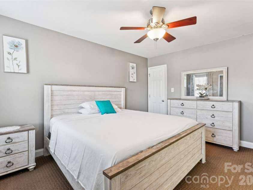 2428 Madison Green Drive, Gastonia, NC 28054.  MLS# CAR4353023, YatesRealty ID 13711. 