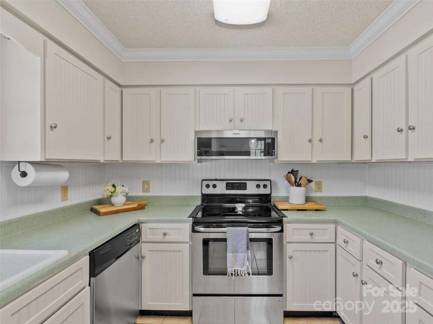 29 Driftwood Lane, Mills River, NC 28759.  MLS# CAR4257863, YatesRealty ID 13711. 